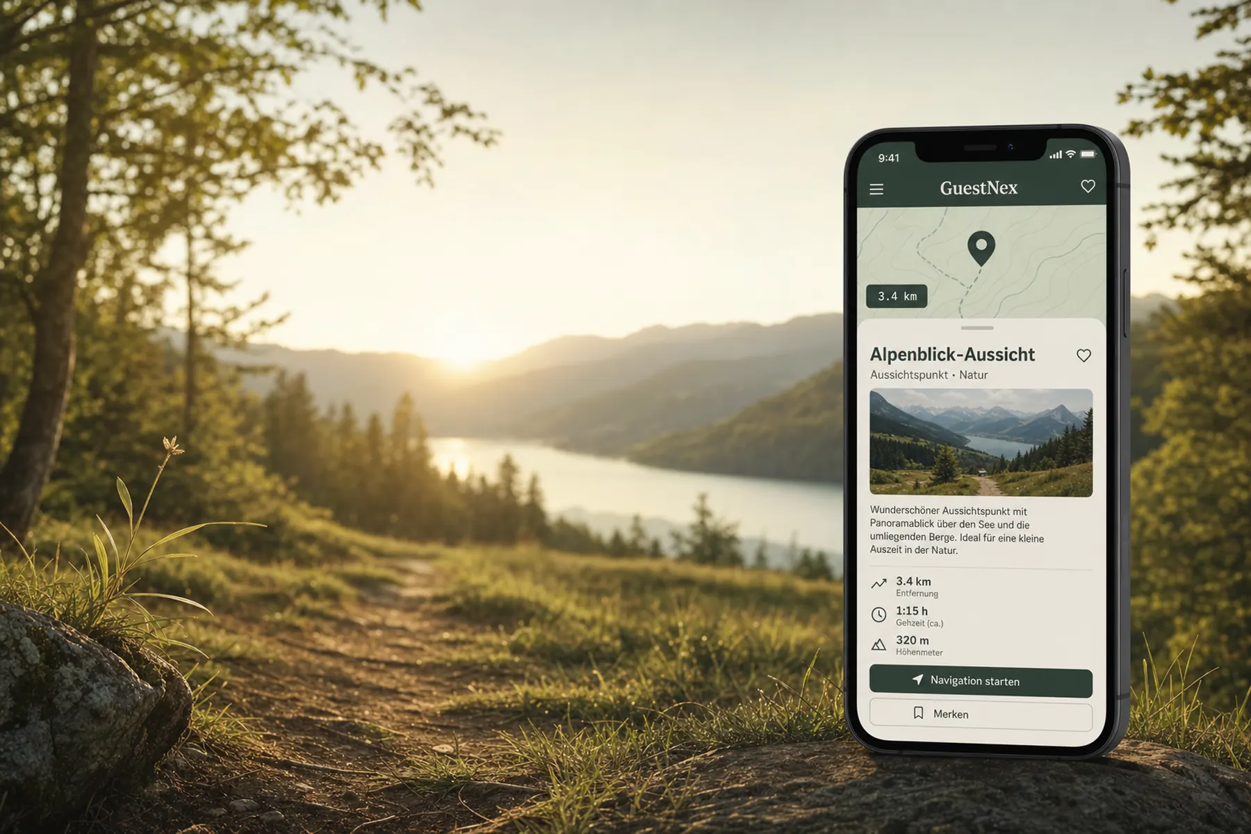 Waldpfad in goldenem Abendlicht, in der GuestNex-App ist ein Ausflugsziel mit Distanzangabe sichtbar